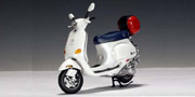 Vespa ET4 150 White Piaggio Scooter AutoArt 1:12 12511